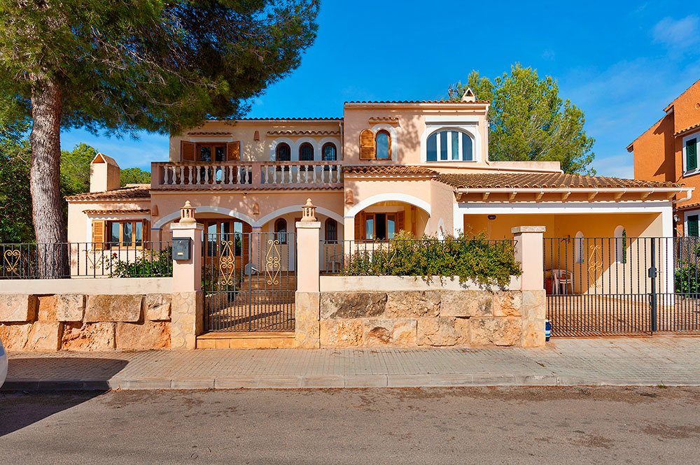 3 bedrooms House in Son Ferrer, Spain No. 74031