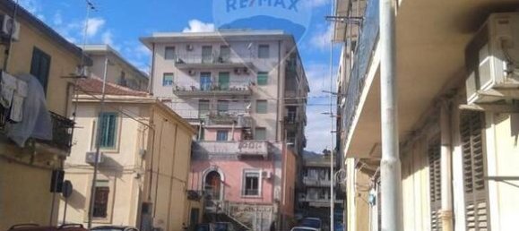 6-salle Appartement à Messina, Italy No. 30300 2