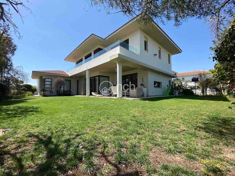 6 bedrooms Commercial property in Strovolos, Cyprus No. 6826