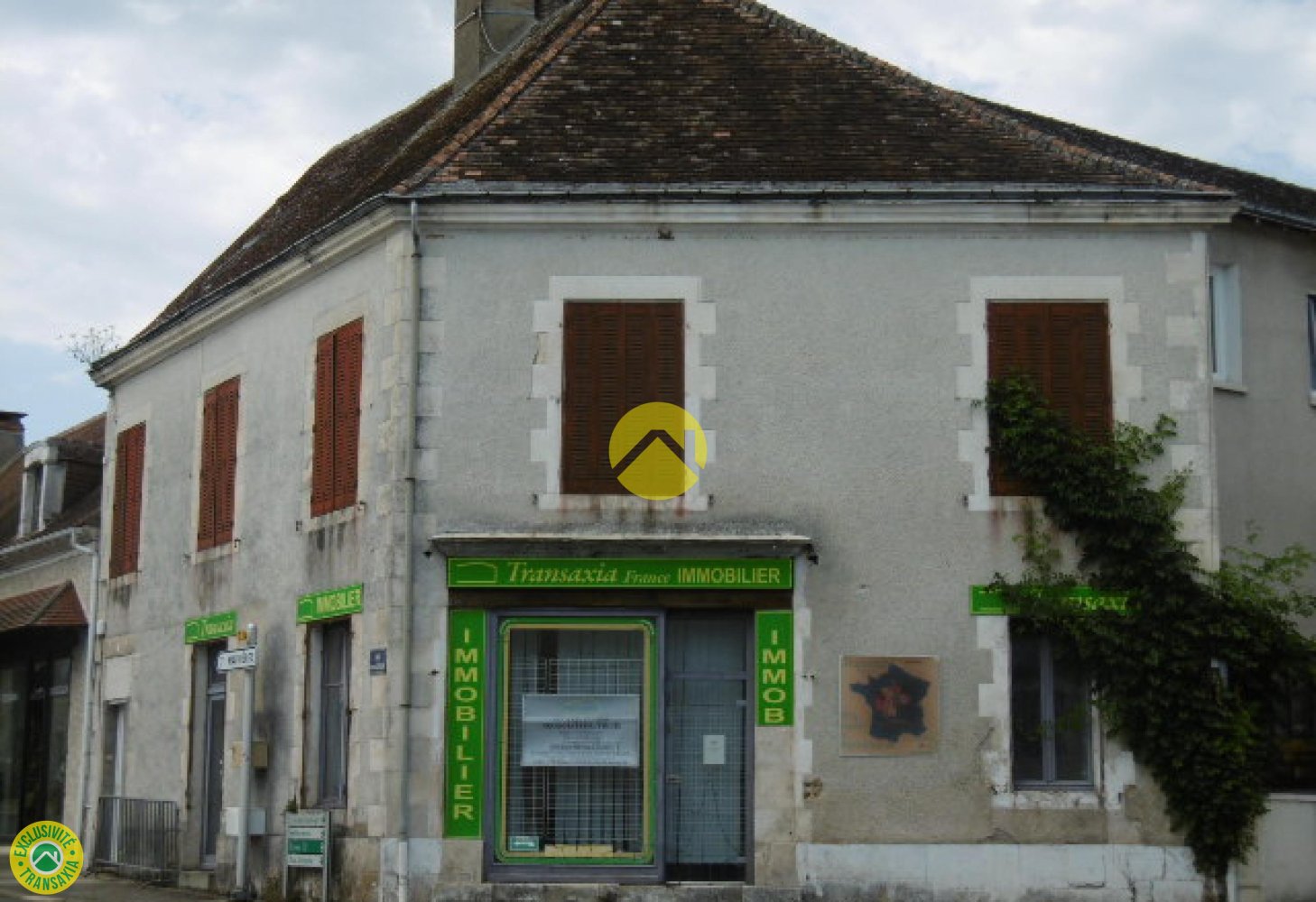 1 bedroom Commercial property in Belabre, France No. 242438