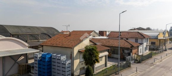 4 rooms House in Verzuolo, Italy No. 41634 5