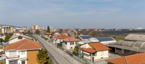 4 rooms House in Verzuolo, Italy No. 41634 3