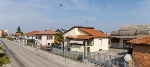 4 rooms House in Verzuolo, Italy No. 41634 4