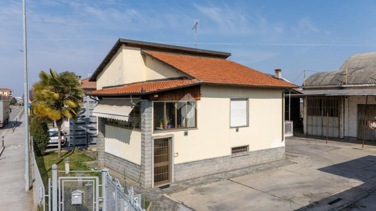 4 rooms House in Verzuolo, Italy No. 41634