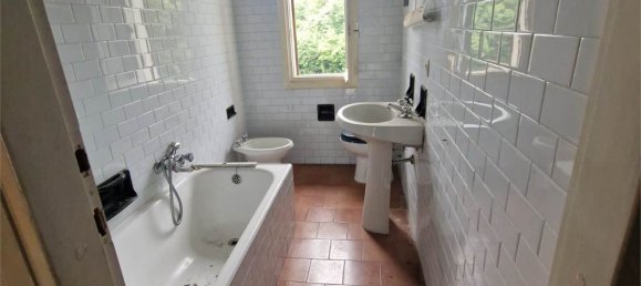 2 bedrooms Villa in Capiago Intimiano, Italy No. 174662 12