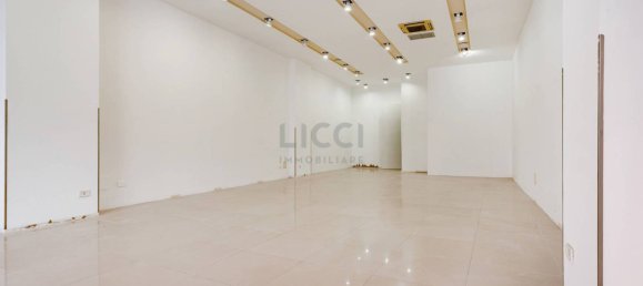 1 room Commercial property in Monopoli, Italy No. 311408 2