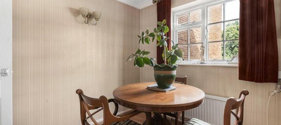 3 Schlafzimmer Haus in Surrey, United Kingdom, Nr. 8569 10