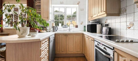 3 Schlafzimmer Haus in Surrey, United Kingdom, Nr. 8569 3