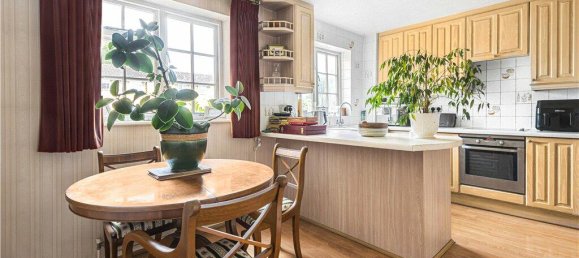 3 Schlafzimmer Haus in Surrey, United Kingdom, Nr. 8569 4