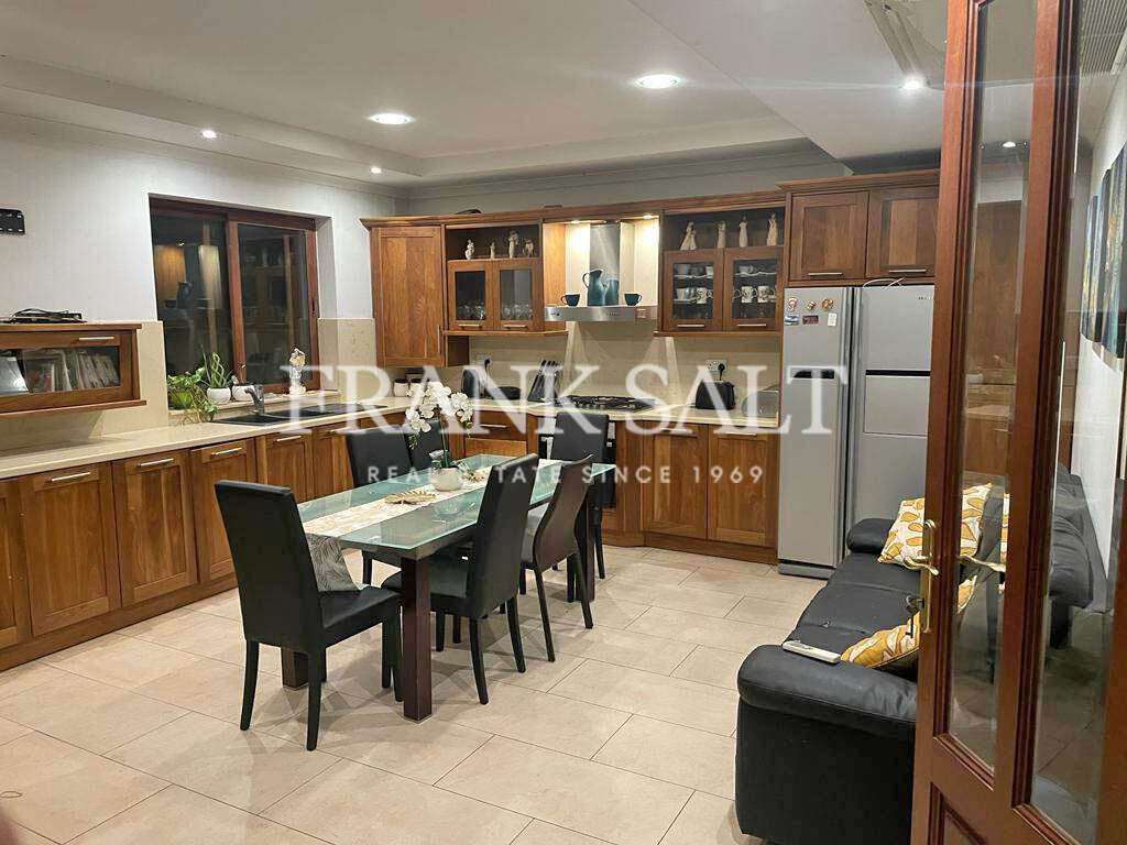 Casa de 4 dormitorios en Siggiewi, Malta No. 7308