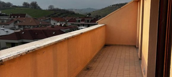 3 rooms Apartment in Teramo, Italy No. 160163 5