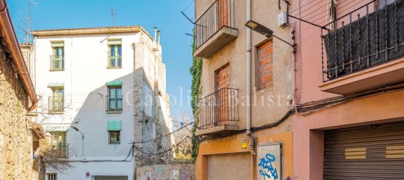 211m² Building in Barcelona, Spain No. 135592 3