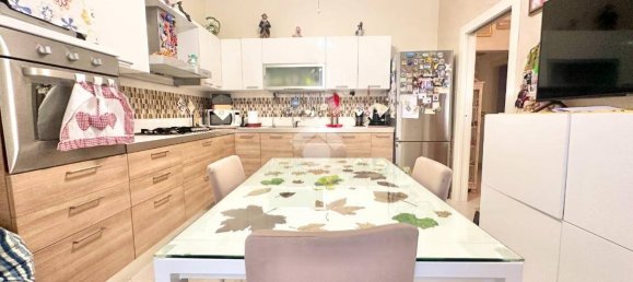 2 Schlafzimmer Wohnung in Bari, Italy, Nr. 301843 9