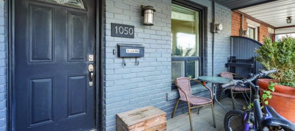 4 bedrooms House in Toronto, Canada No. 503 3