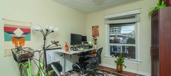 4 bedrooms House in Toronto, Canada No. 503 11