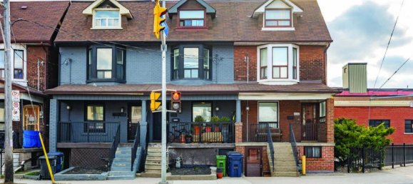 4 bedrooms House in Toronto, Canada No. 503 2