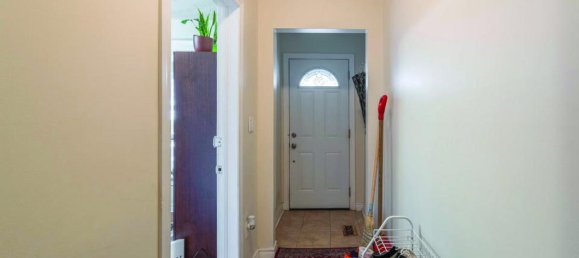 4 bedrooms House in Toronto, Canada No. 503 9