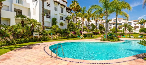 3 bedrooms Apartment in Estepona, Spain No. 99979 4