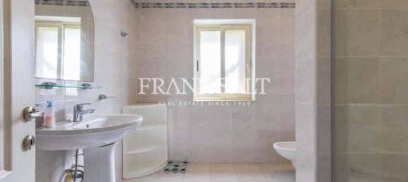 5 bedrooms Villa in Mellieha, Malta No. 7400 8