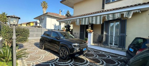 3 bedrooms Villa in Giugliano in Campania, Italy No. 138413 12