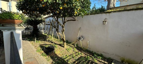 3 bedrooms Villa in Giugliano in Campania, Italy No. 138413 8