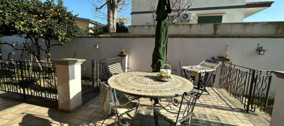 3 bedrooms Villa in Giugliano in Campania, Italy No. 138413 4