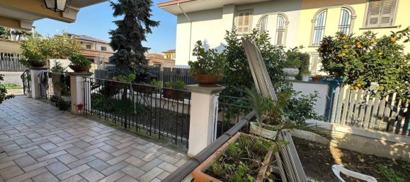 3 bedrooms Villa in Giugliano in Campania, Italy No. 138413 9
