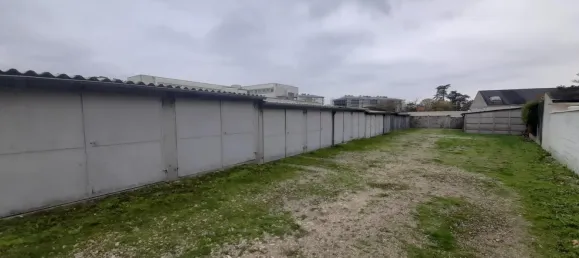 Parkplatz in Chateauroux, France, Nr. 52005 2