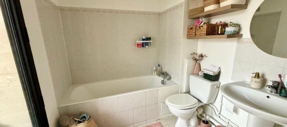 Studio in Suresnes, France No. 150851 6