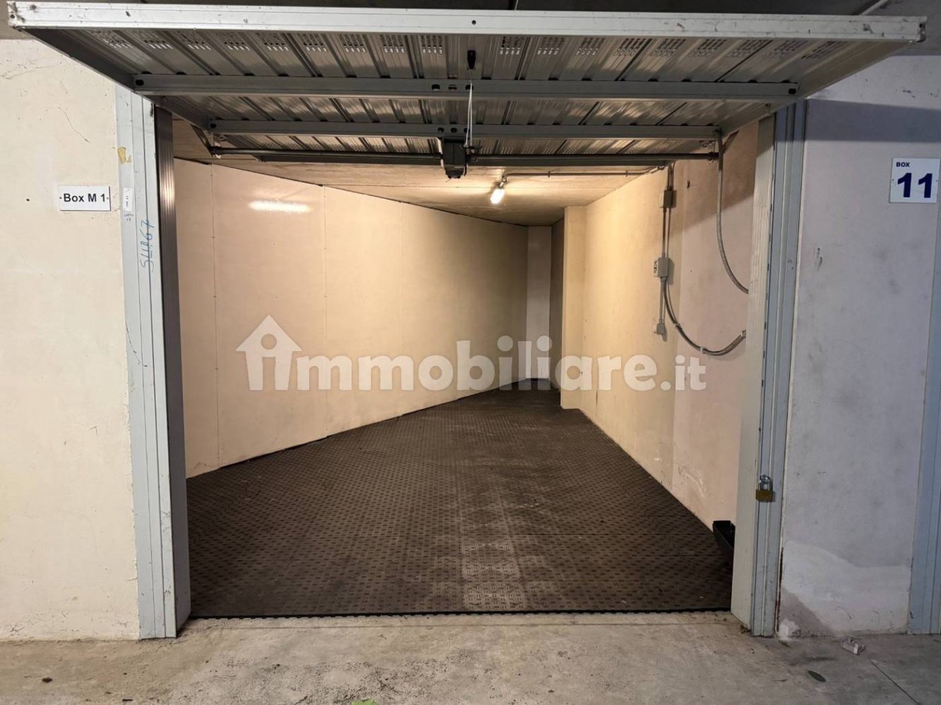  مرآب في Rome, Italy 12متر مربع رقم 319531