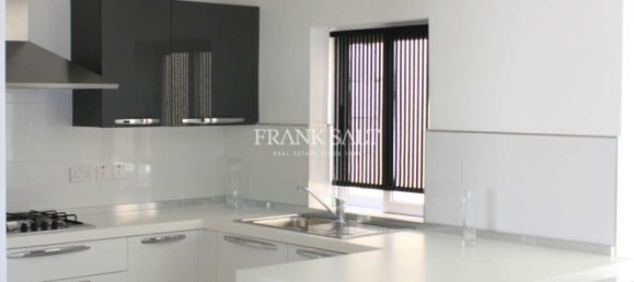 2 bedrooms Penthouse in Sliema, Malta No. 8584 11