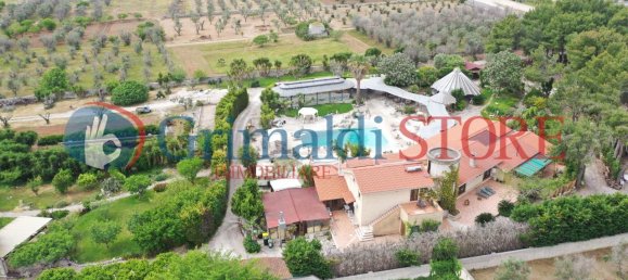 Дом с 14 комнатами в Lizzanello, Италия № 13109 9