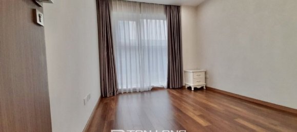 Apartamento de 3 dormitorios en Tay Ho, Vietnam No. 804 2