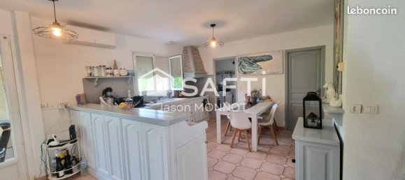 4 bedrooms Villa in Yonne, France No. 300205 4