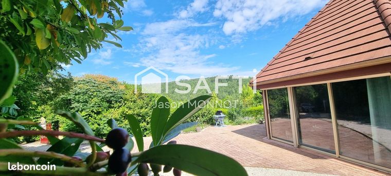 4 bedrooms Villa in Yonne, France No. 300205