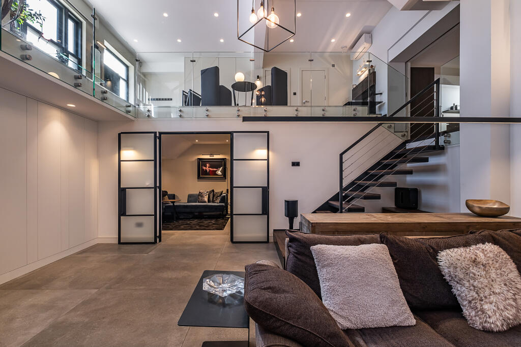 3 bedrooms House in London, United Kingdom No. 14032