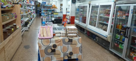 Gewerbliche Immobilie in Sants-Montjuic, Spain 215m², Nr. 72465 5