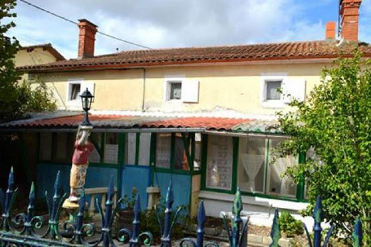 2 bedrooms House in Souvigne, France No. 22732