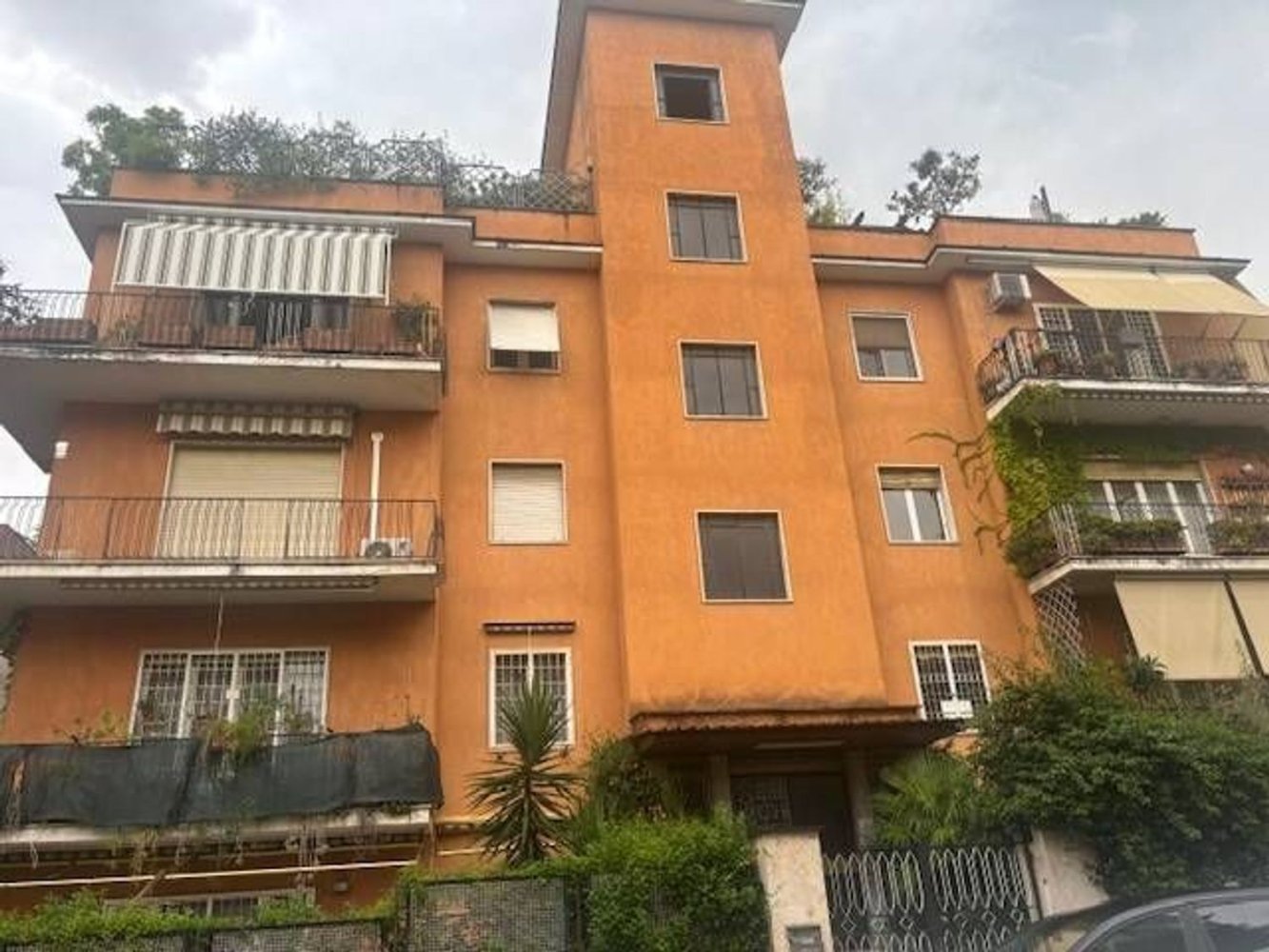 5 bedrooms Apartment in Rome, Italy No. 320931