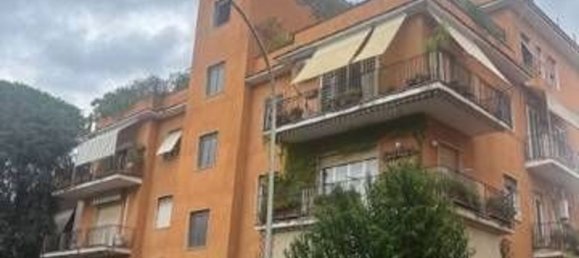 5 bedrooms Apartment in Rome, Italy No. 320931 2
