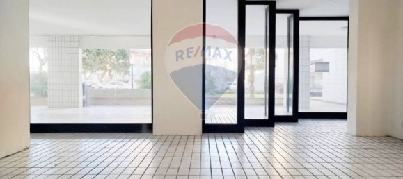 Propiedad comercial de 2 habitaciónes en Bari, Italy No. 54917 3