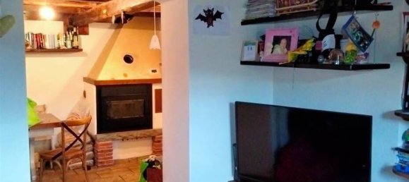 2 bedrooms House in Marliana, Italy No. 148773 2