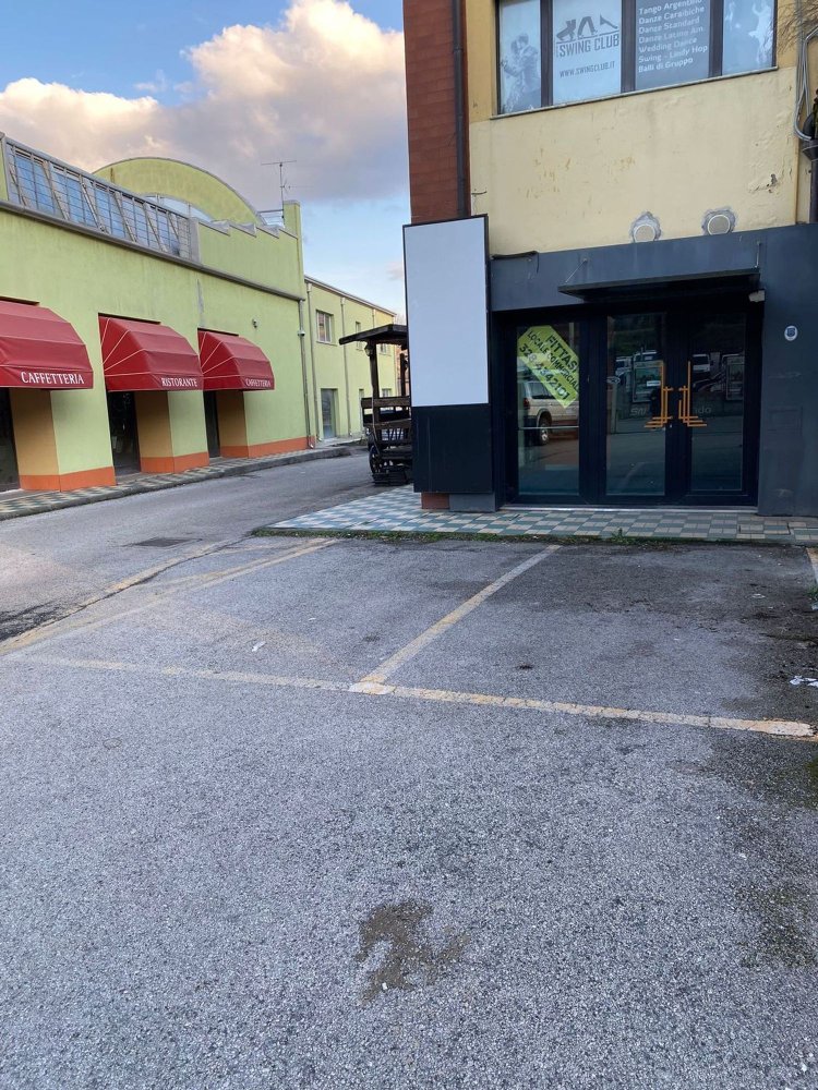 155m² Commercial property in Potenza, Italy No. 300086