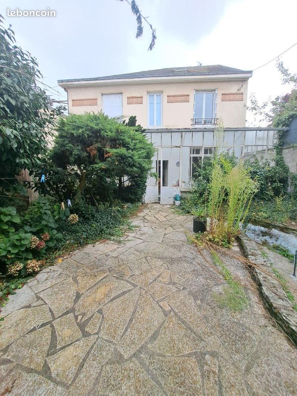 Casa de 4 dormitorios en Le Mans, France No. 337432