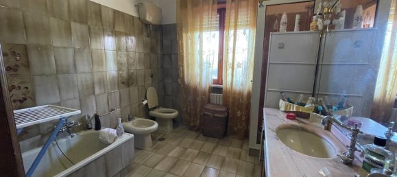 3-salle Appartement à Ardea, Italy No. 190570 9