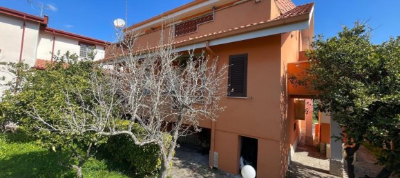 3-salle Appartement à Ardea, Italy No. 190570 19