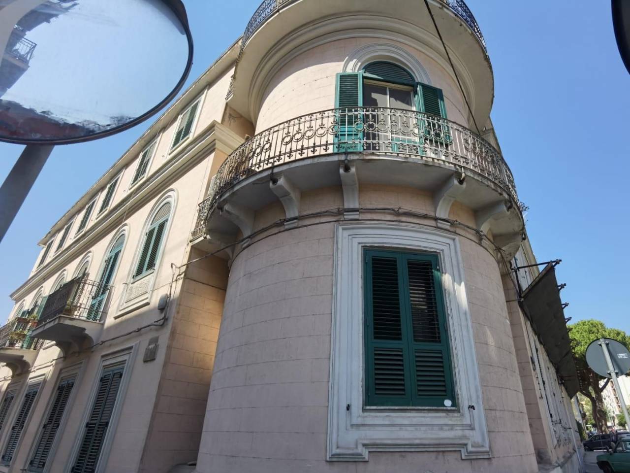 Apartamento de 6 habitaciónes en Messina, Italy No. 27937