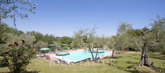 30 rooms Castles in Greve in Chianti, Italy No. 192510 3