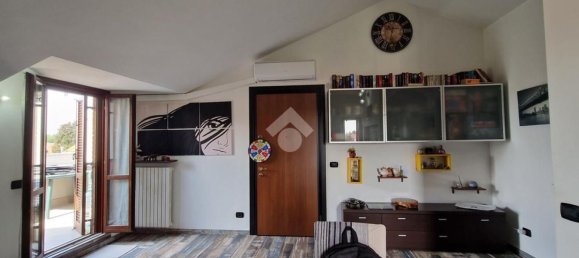 2-salle Appartement à Limbiate, Italy No. 334545 20