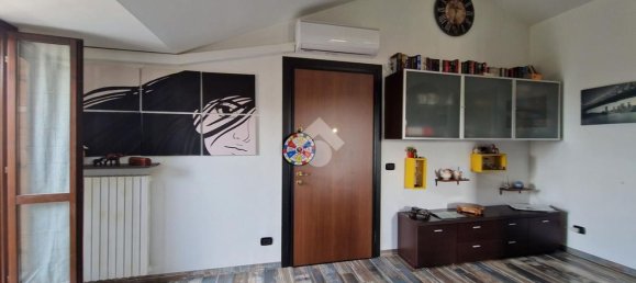 2-salle Appartement à Limbiate, Italy No. 334545 16